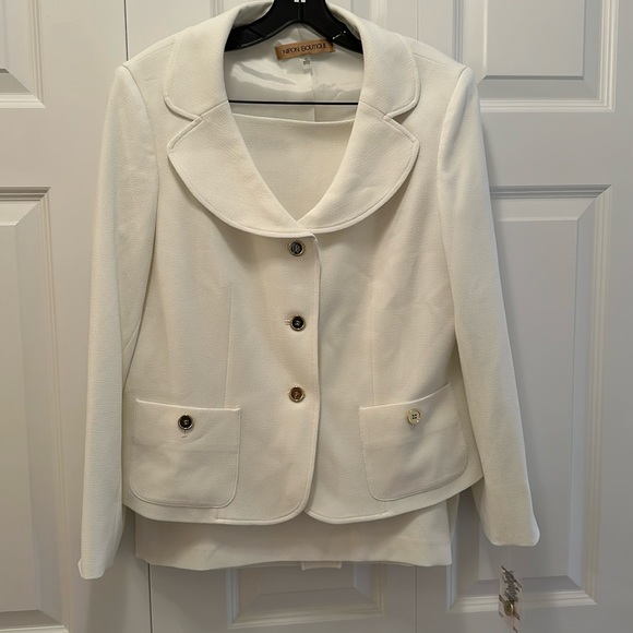 Woman’s Nipon Boutique Vanilla Color Suit - Picture 1 of 11